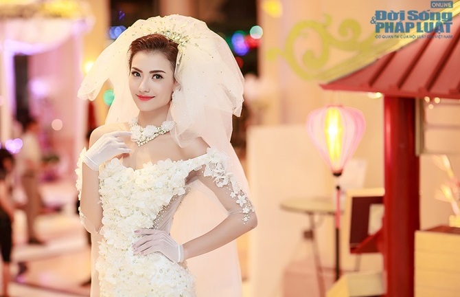 Hồng Quế làm cô dâu đúng ngày sinh nhật